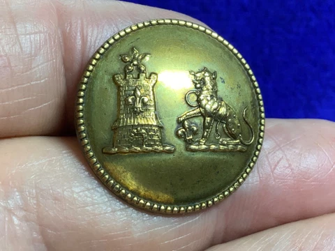 POTTS-CHATTO FAMILY of TORQUAY DUEL CREST 26.7mm BRASS LIVERY BUTTON 1895-1915 Cover