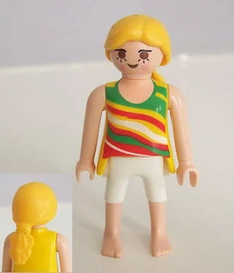 PLAYMOBIL (Z330) MER - Femme Cheveux Blond, Tee Shirt à Motifs, Short, Pieds Nus - Picture 1 of 1