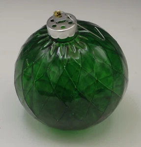 VINTAGE GLASS DIAMOND LATTICE GREEN BALL CHRISTMAS ORNAMENT - Picture 1 of 3