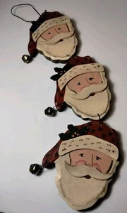 Drei Weihnachtsköpfe 3D mit Glocken aus Holz Wandbehang - Bild 1 von 9
