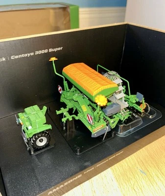 UNIVERSAL HOBBIES 1:32 SCALE AMAZONE CENTAYA 3000 SUPER DRILL AND FRONT T PACK - Image 1 of 4