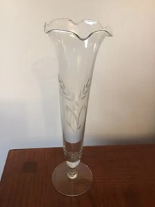 Vintage elegant clear crystal glass Fluted etched wheat rose bud vase 10” - Picture 1 of 7