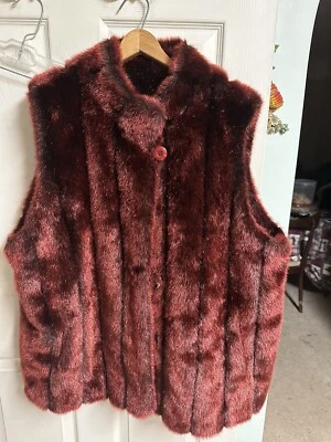 Chaleco de invierno Terry Lewis para mujer rojo oscuro de piel sintética sin mangas con cuello talla 1X retro Foto 1 de 4