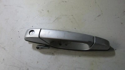Manija de puerta delantera GM Chevrolet LH 2007-2014 con cerradura P/N 25890221 Foto 1 de 4