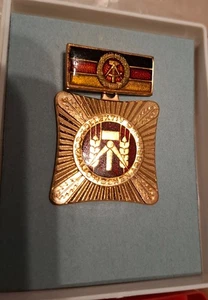 Originaletui , 3 x Orden mit 1x Etui "Kollektiv d. soz. Arbeit" DDR - Bild 1 von 1