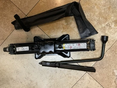 09-10-11-12-13-14-15-16-17 Chevrolet Traverse GNC Acadia Neumático Gato y Herramientas Foto 1 de 4