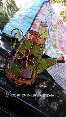 Jarra de agua ornamentada de vidrio multicolor luz de té pero es una luz eléctrica Foto 1 de 4