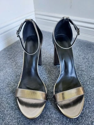 Zapatos de salón gris oscuro plateados con correa al tobillo punta abierta talla 8,5 tacón bloque Foto 1 de 4