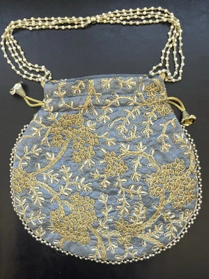 Nuevo con etiquetas Bolso sin asas Brocado sedoso indio Bolso Potli Plata Gris Cuentas Zardozi Dorado Foto 1 de 4