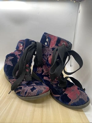 Call it Spring Round Toe Women US Sz 9 Floral Purple Velvet Lace Closure Fashion - Image 1 of 4