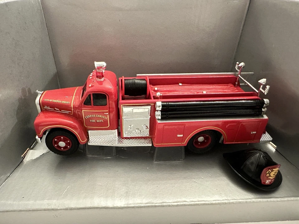CORGI 1/50 MACK B CLOSED PUMPER CORPUS CHRIST FIRE DEPT ENGINE + HELMET  #52403 - Image 1 of 4