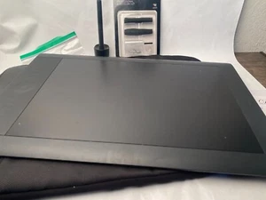 Wacom Intuos 5 Touch Pen Tablet PTH-850 Large with Case and Pen Graphics - Afbeelding 1 van 5
