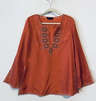 BCBGMAXAZRIA Top Mujer Pequeño Coral Bordado Cuello en V Manga Campana Seda Boho Foto 1 de 4