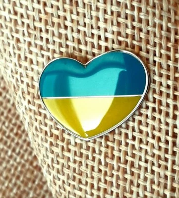 Pin Solapa Corazón Bandera Ucraniana Azul y Amarillo Plata Insignia Regalo Ucrania 0,8" Foto 1 de 4