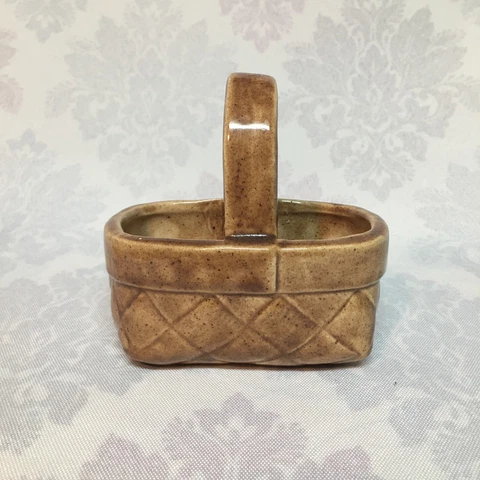VINTAGE CERAMIC WICKER PICKNICK BASKET SMALL Approx. 4"x4" Cover