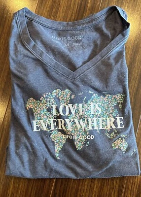 Camisetas Life is Good para mujer talla mediana azul cuello en V LOVE IS EWHERE florales Foto 1 de 4