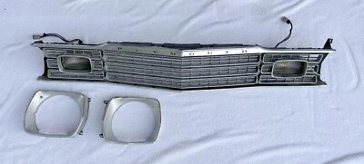 Plymouth Valiant Duster Grille 1973-74 con luces de estacionamiento faros biseles 73 1974 Foto 1 de 4