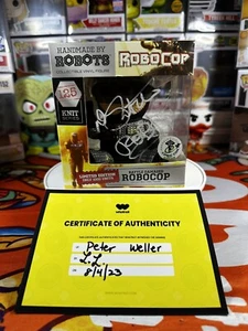 Handmade by Robots Battle Damaged RoboCop LE ECCC Signed by Peter Weller COA - Picture 1 of 7