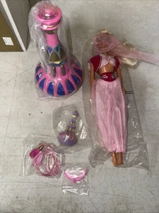 Muñeca y botella vintage 1996 CPT FAO Schwarz I DREAM OF JEANNIE NUEVO tamaño Barbie - Imagen 1 de 6