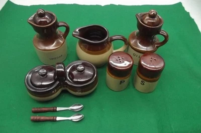 Conjunto de 6 peças de grés marrom/bege. Prato duplo + colheres, S&P, creme, + - Imagem 1 de 4