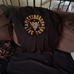 WWE Pittsburgh 2021 Live Tour Shirt - Bild 1 von 2