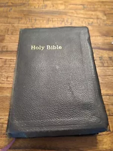 Vintage ~ HOLY BIBLE World Publishing ~ KJV Self-Pronouncing Edition LARE PRINT - Picture 1 of 12