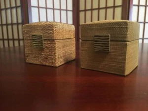 Anillo pequeño cuadrado texturizado de lona o cajas de joyería con interior de terciopelo - Imagen 1 de 10