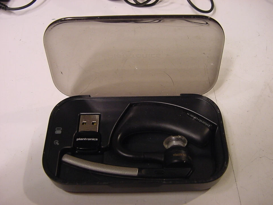 PLANTRONICS VOYAGER BLUETOOTH WIRELESS EARPIECE USB  - Image 1 of 4