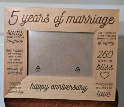 Moldura de madeira para foto de casamento aniversário para mesa lateral escritório e sala de estar P6 - Imagem 1 de 2