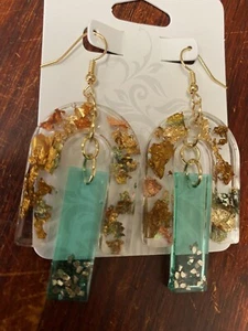 Handgefertigte Harz Ohrringe klar/türkis mit Kupfer und Goldfolie baumelnd funkelnd - Bild 1 von 4