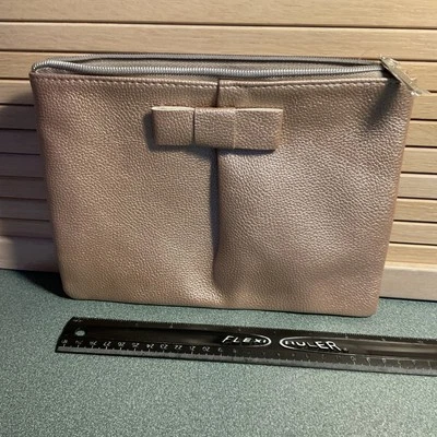 Bolso de maquillaje de cuero sintético rosa Foto 1 de 4