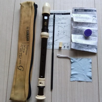 Grabadora Yamaha Sopranino YRS-301III con accesorios usada marrón oscuro y ma... - Imagen 1 de 4