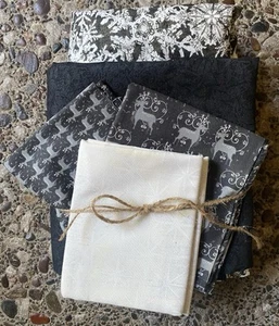 Lot Of 4 Pretty Black And White Fabrics - 9 Yards Snowflake Grunge Fairy Frost - Picture 1 of 9