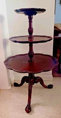Antique Mahogany Chippendale style Pie Crust Carved Dumb Waiter - Image 1 of 3