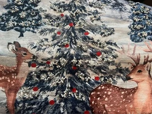 NEU Rachel Roy Tischläufer Winterszene Hirsch Bäume Weihnachten Urlaub 16 x 90 - Bild 1 von 3