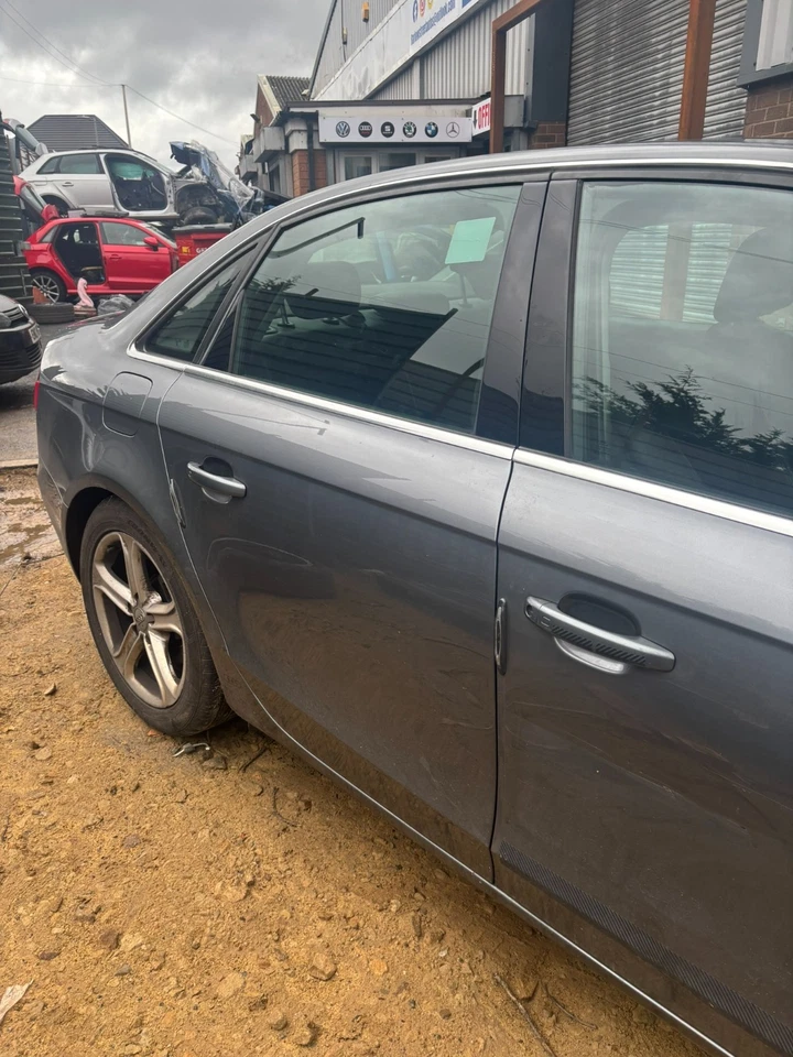 Jaguar F-Pace 2016-2020 puerta trasera lateral del conductor carcasa desnuda negro ébano Foto 1 de 1