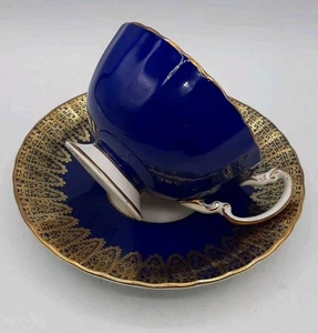 Taza de té y platillo vintage Aynsley Bone China azul cobalto y dorado 2469 - Imagen 1 de 10