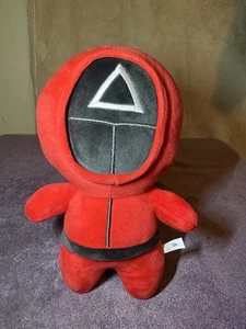 Superweicher Squid Games roter Anzug Dreieck Gesichtsschutz 9 Zoll Plüsch Neu ohne Etikett - Bild 1 von 2