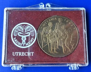 NETHERLAND BRONZE MEDAL. OTTAWA 1943-KONINGIN BEATRIX BEZOEKT CANADA  Ø 38.0mm - Picture 1 of 4