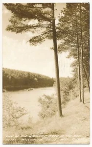 The Wisconsin River at the Pines Hotel, Wisconsin Dells, Wisconsin 1940 RPPC - Bild 1 von 2