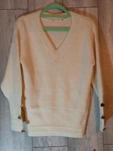 EX M&S, DEBRANDED, SIZE SMALL - LARGE, CREAM V NECK JUMPER, 8188U