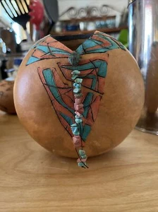 handbemalte Kathy Doolittle 5,5 Zoll Vase mit Türkis und Korallen Kürbis Volkskunst 2006 - Bild 1 von 5