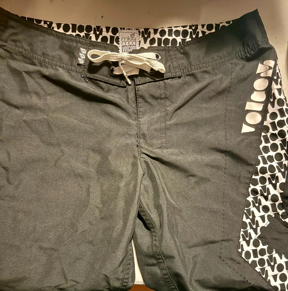 Boardshorts Volcom Miss Mod Foster Girl 2 Juniors Talla 7 Foto 1 de 4