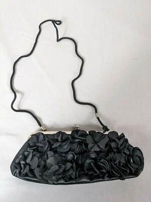 Cartera sin asas Jacqueline Ferrar vintage retro negra ropa de noche pétalos de flores 3D Foto 1 de 4