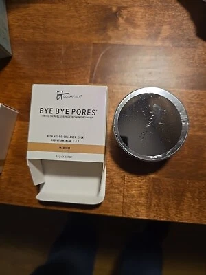 It Cosmetics Bye Bye Pores Finishing Powder Medium Tinted Skin-Blurring Sealed - Image 1 of 3