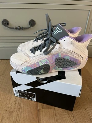 Tênis de basquete Jordan infantil escola Tatum 2 calçada giz 7y - Imagem 1 de 4