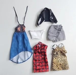 Lotto vestiti bambola Barbie vestiti FASHIONISTAS rosso, nero, ghepardo e jeans - Foto 1 di 5