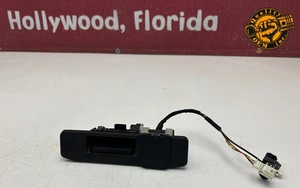 Mercedes A GLAB GLC GLE 2020-2024 puerta levadiza interruptor de manija de liberación con cámara OEM - Imagen 1 de 9