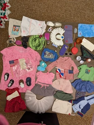 Lote De Colección Más de 50 Artículos Muñeca American Girl Ropa, Zapatos, Perchas para Mochilas, Etc Foto 1 de 4