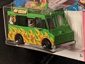 INCREDIBLE QUICK BITE FOOD TRUCK WITH EMPLOYEE FIGURE SEE PHOTOS. EXCELLENT FOOD - Picture 1 of 21